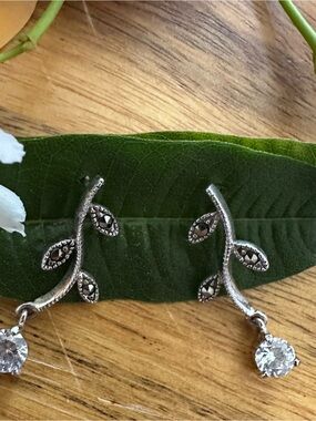 Silpada sterling silver 925 with zirconia  rose Leaf Earrings